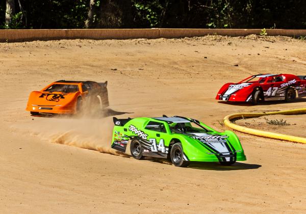 Traxxas Slash Late Model BL-2s Brushless Fox