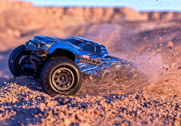 TRAXXAS MINI-MAXX 4WD BLAU BL-2S BRUSHLESS, HD-TEILE, MIT AKKU/LADER