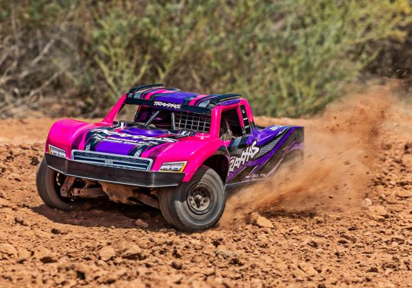 TRAXXAS MINI-SLASH BL-2S 4X4 PINK 1/16 SHORT COURSE RTR BRUSHLESS, HD-TEILE, MIT 2S LIPO/LADER BULK-PROMO
