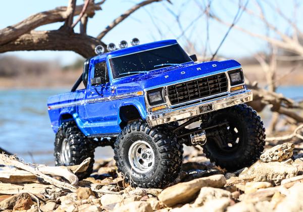 TRAXXAS TRX-4 79 FORD F150 HIGH-TRAIL 1/10 CRAWLER RTR BLAU BRUSHED, OHNE AKKU UND LADEGERÄT